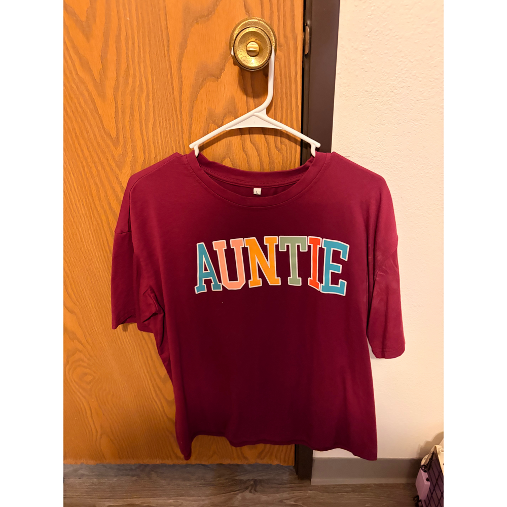 Unkown Auntie Shirt Size Large in Red - Picture 1 of 2